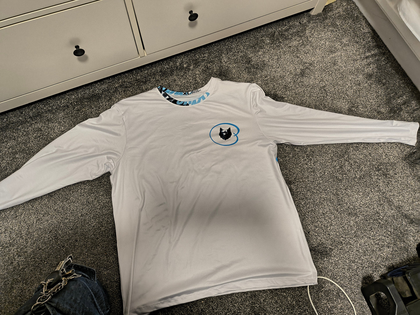Men's Long Sleeve Shirt - Wolf T-Shirt Design