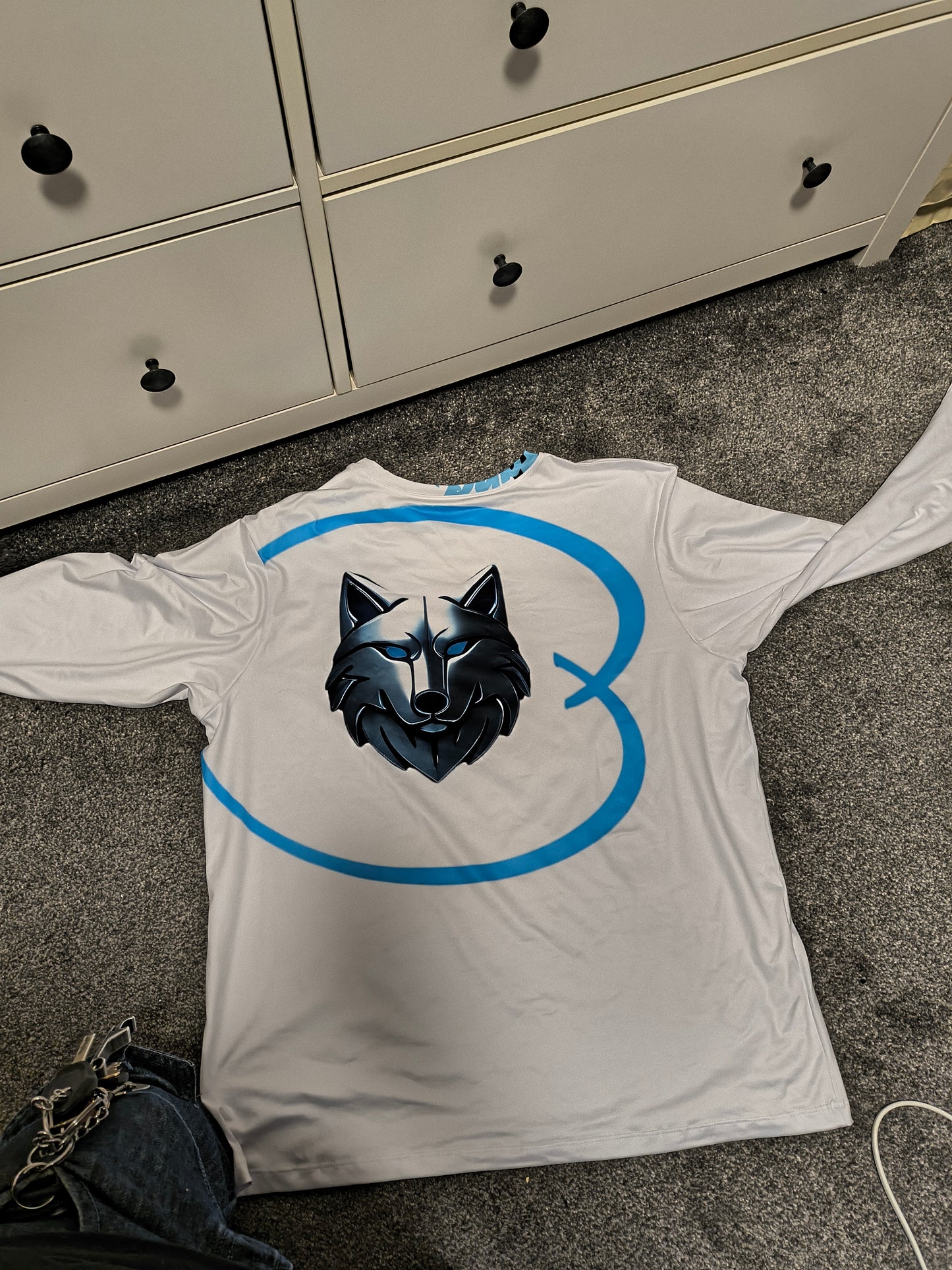 Men's Long Sleeve Shirt - Wolf T-Shirt Design